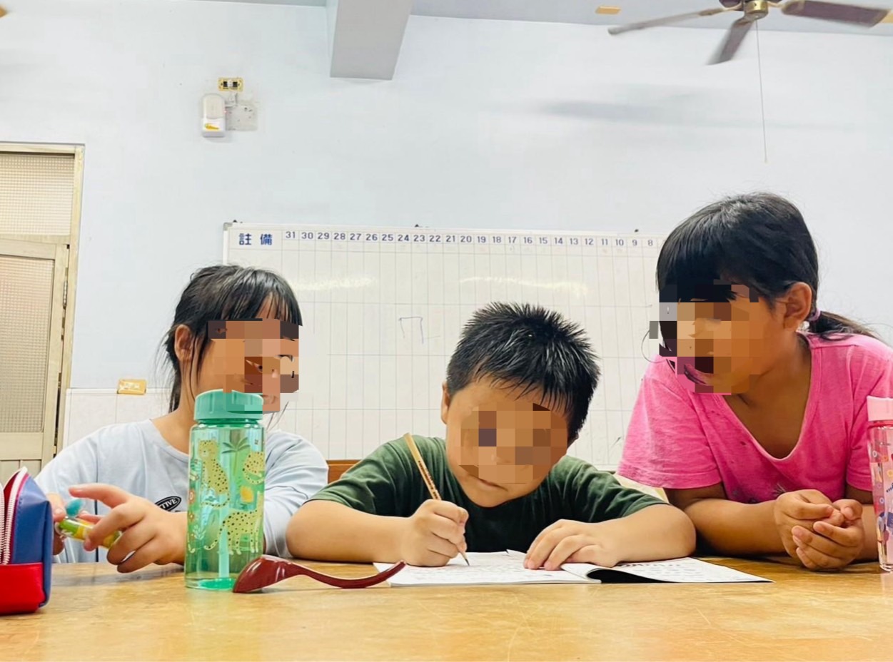 課輔班用餐(標題圖檔)